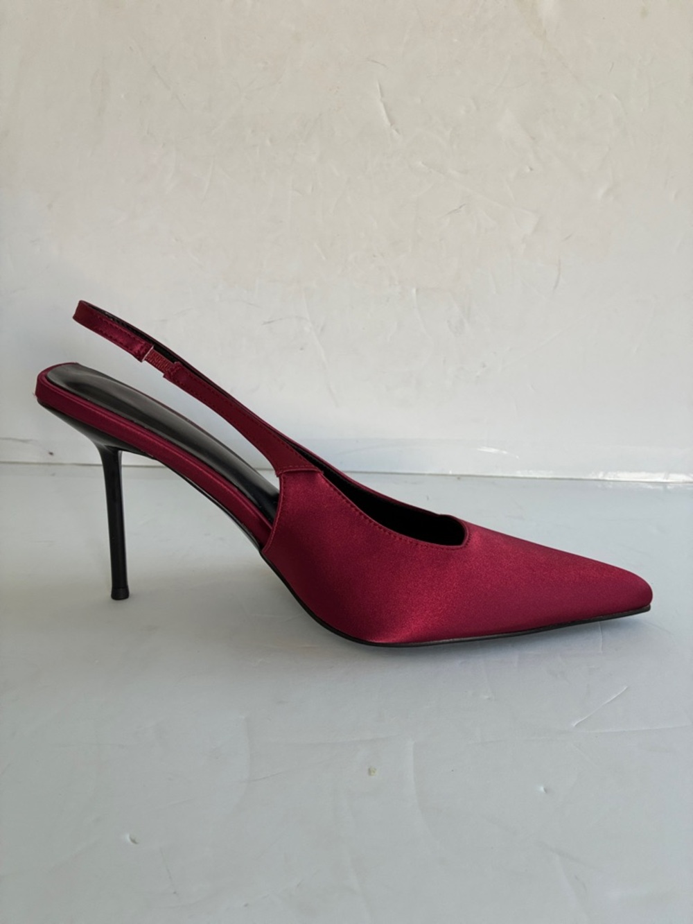 Women's Red Satin Slingback Pointed-Toe Pump Stiletto Heel Shoes Size 11 NEW - Picture 3 of 9